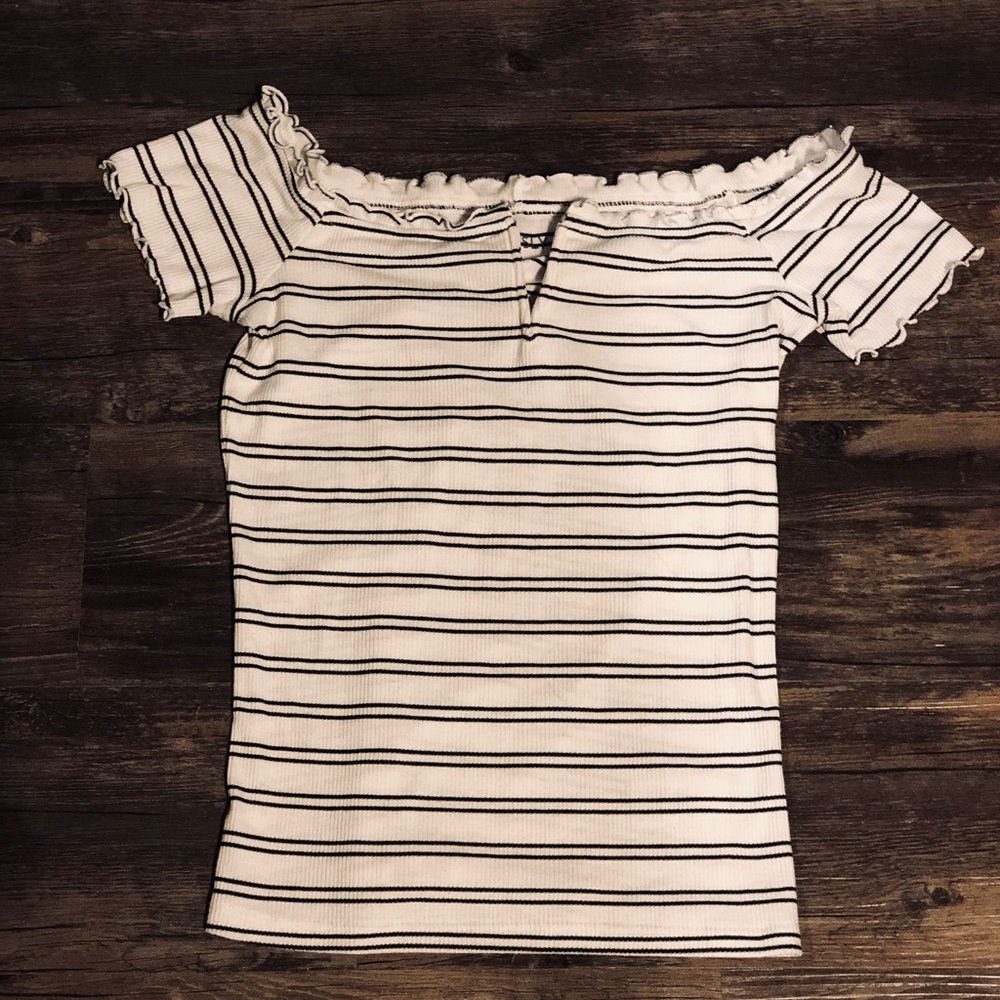 🌻Aeropostale Striped Off the Shoulder Top🌻